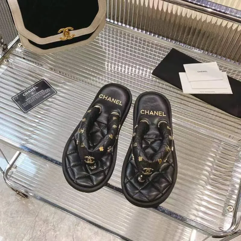 👟👟Ex-factory price 400🐹🐹Women's shoes Women's clothing CHANEL Chanel 2022SS Cjia Xiaoxiang new summer bread slippers Flip-flops flip-flops beach sandals original 7100 purchase development production Xiaoxiang 2023 summer hot style bread slippers Irresistibly cute! The color of macarons and ice cream combined with the chubby figure is like stepping on bread or clouds ☁️Super strong wrapping feeling! Fabric: Original customized super soft sheepskin Lining: Original customized super soft sheepskin Sole: Exclusive molded ultra-light foam outsole Sole thickness: 2CM Size: 35-40